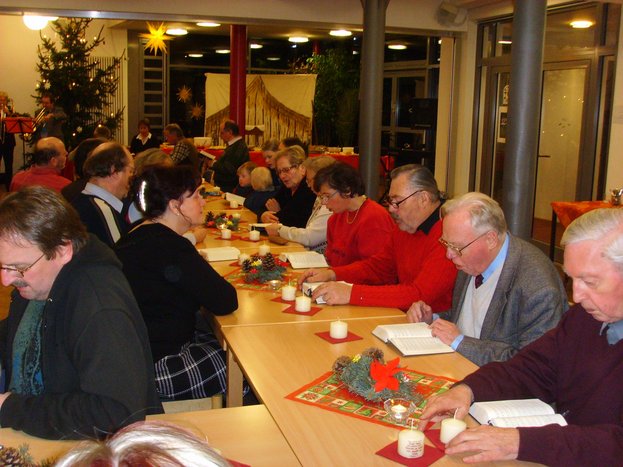 Weihnachtsfeier_Mitarbeiter_Kirchengemeinde_2010__8_.JPG